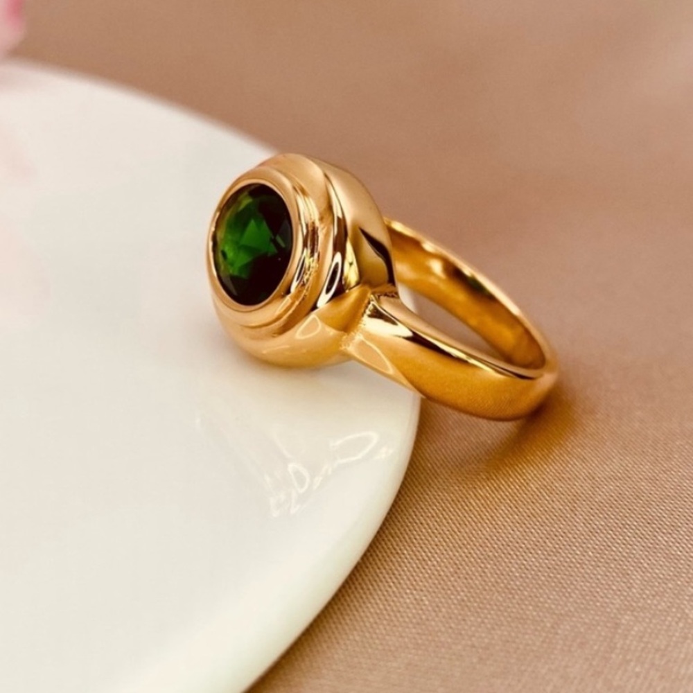 Green Stone Gold-Tone Oval Ring - Picture 5 of 10